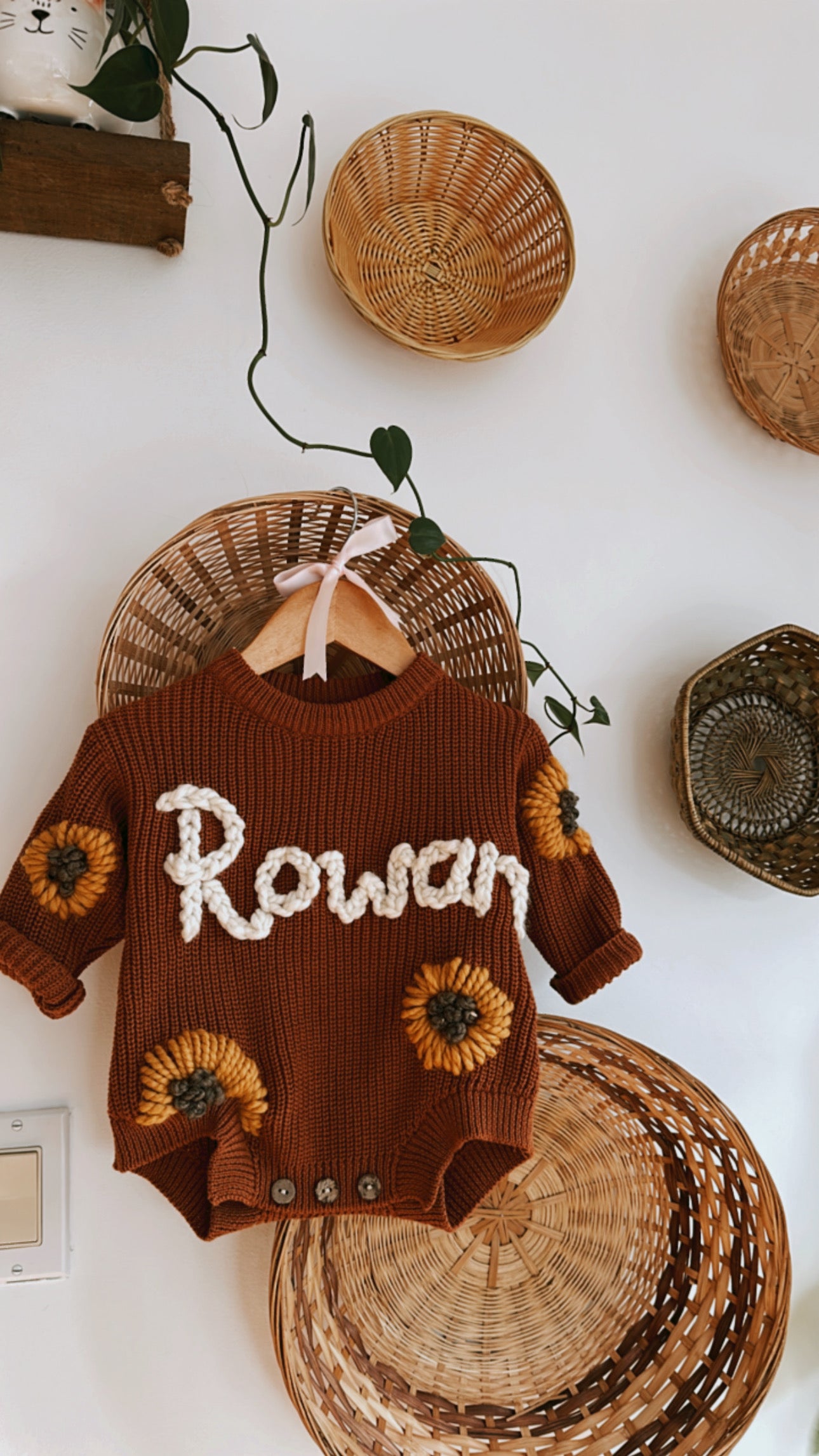 Personalized Embroidered Knitted Sweater 🧶