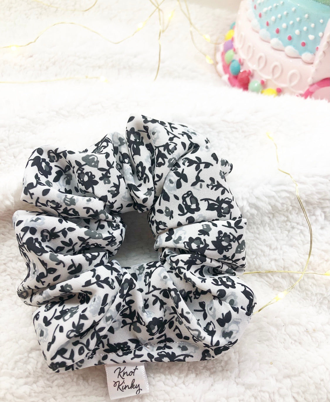 Mistletoe Kisses 🖤